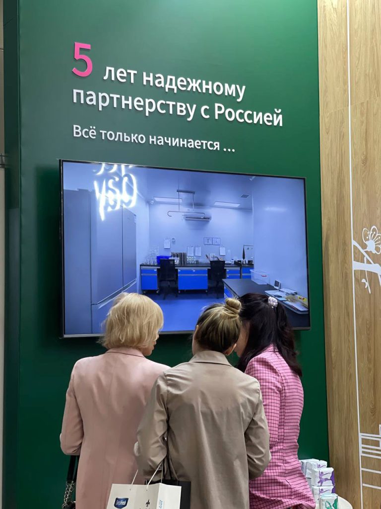 SobMaExpo Участие в выставке Фабрики NiceDay Средства женской гигиены прокладки ежедневки от производителя