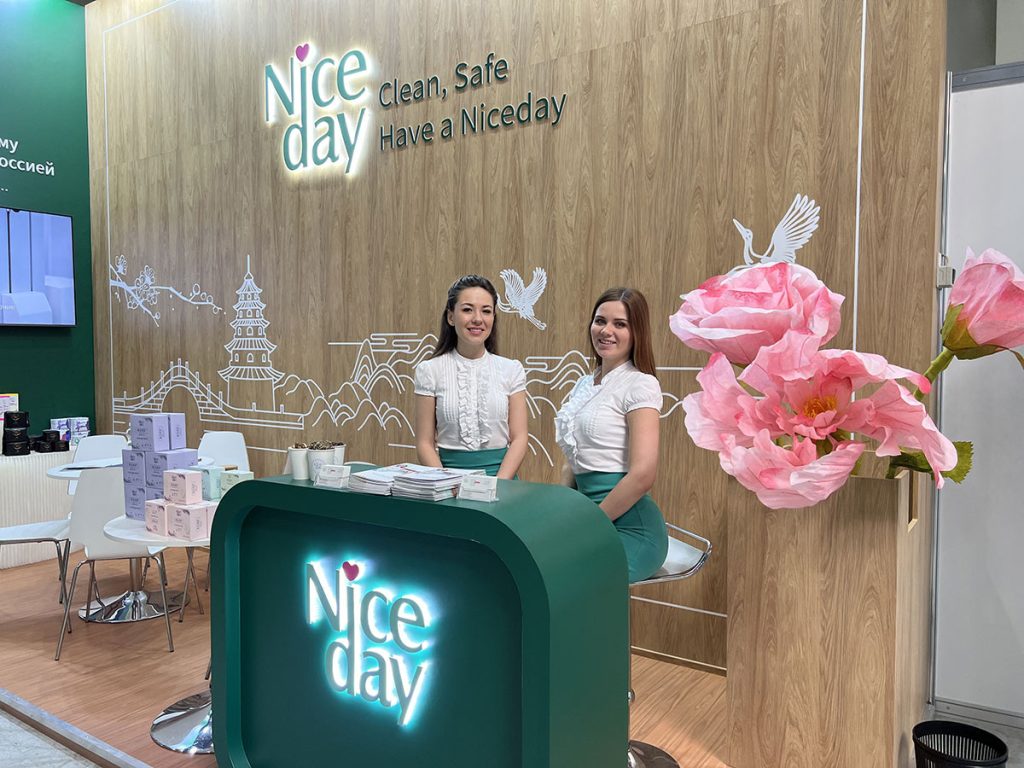 SobMaExpo Участие в выставке Фабрики NiceDay Средства женской гигиены прокладки ежедневки от производителя